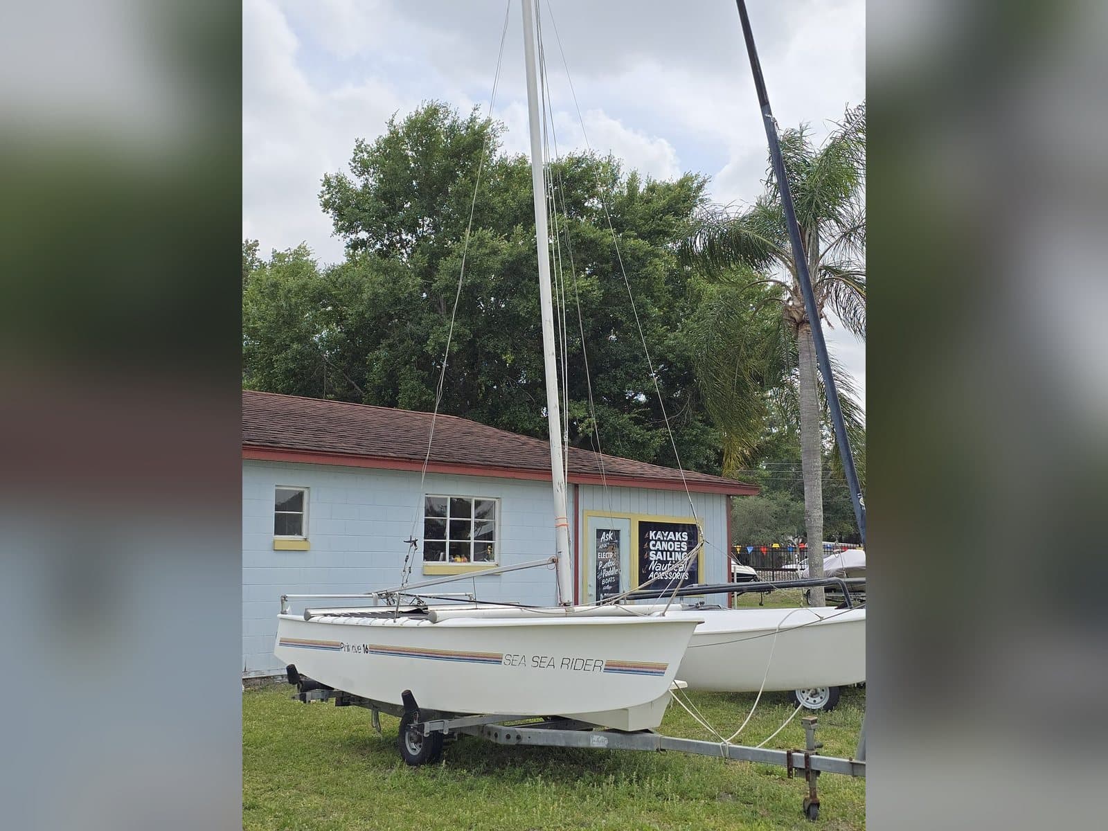 16 ft catamaran sailing on Lake Fairview